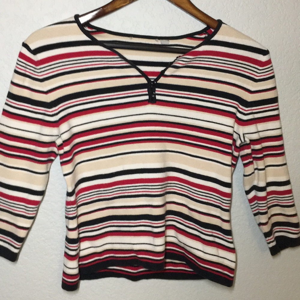 Issa nice medium sleeved shirt!